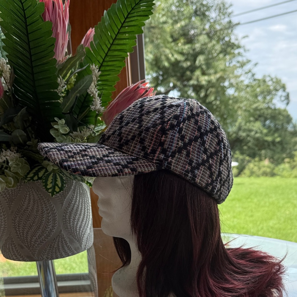 New BCBGeneration Black and Gray Pink Patterned Fashion Hat one size